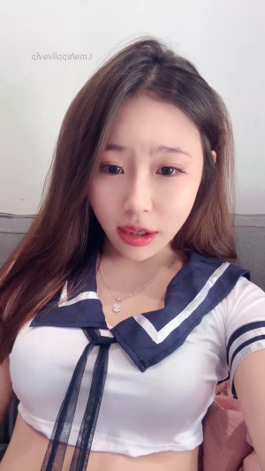 Em nữ thủy thủ tà răm rất yêu biển đảo