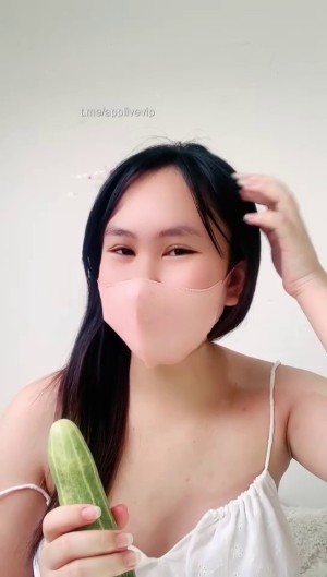 Em có 3 cái rồi, thiếu mỗi con ciu của anh nữa thôi