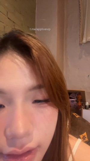 Hot Tiktoker Lanxinhyeu và màn lắc vếu huyền thoại cực chill