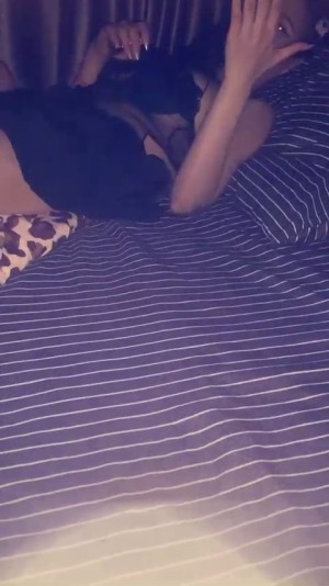 Đôi vợ chồng trẻ mới cưới quay lại cảnh đụ nhau trong khách sạn